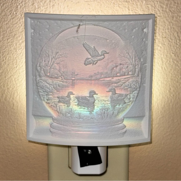 Vibrant Wildlife Art Night Light - Picture 2 of 2